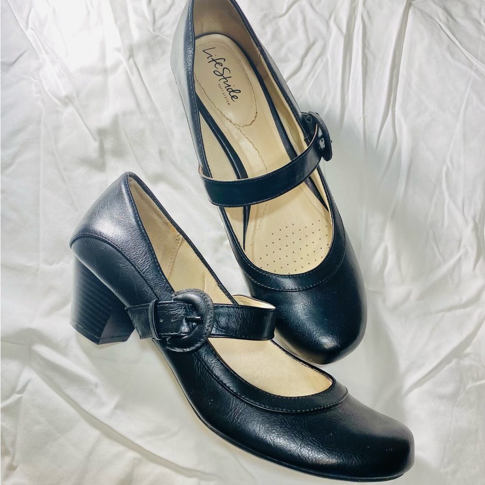 Life Stride Women's Black Mary Jane Heels